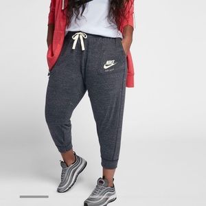 Nike cropped pants